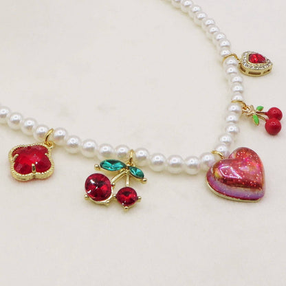 CHERRIES SHINE - Pearl necklace and cherry charms